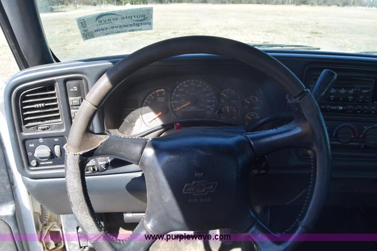 image for item K4321 2001 Chevrolet Silverado 2500 Crew Cab pickup truck