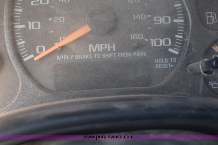 image for item K4321 2001 Chevrolet Silverado 2500 Crew Cab pickup truck