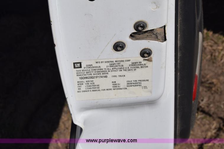 image for item K4321 2001 Chevrolet Silverado 2500 Crew Cab pickup truck