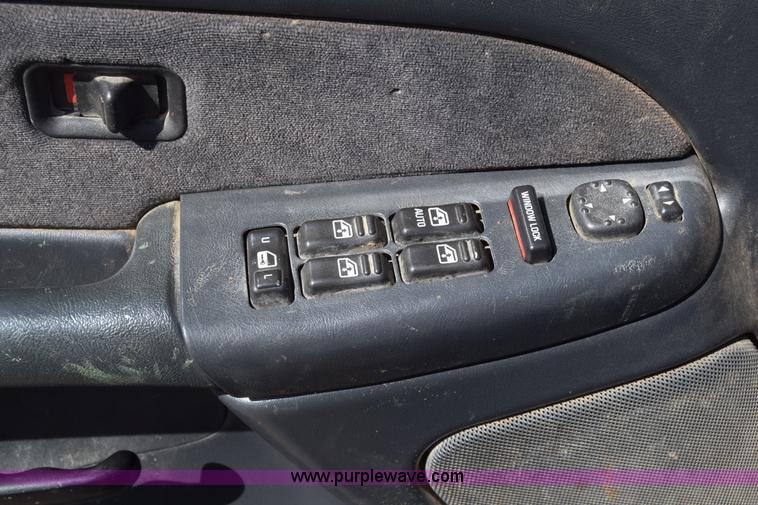 image for item K4321 2001 Chevrolet Silverado 2500 Crew Cab pickup truck