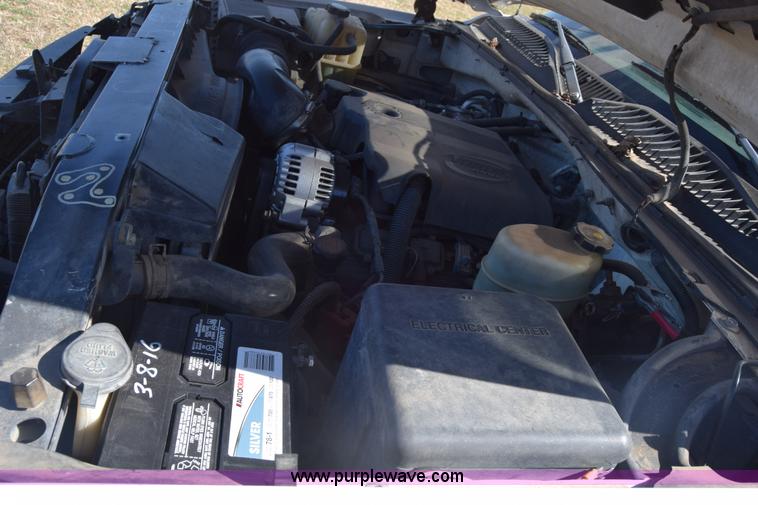 image for item K4321 2001 Chevrolet Silverado 2500 Crew Cab pickup truck