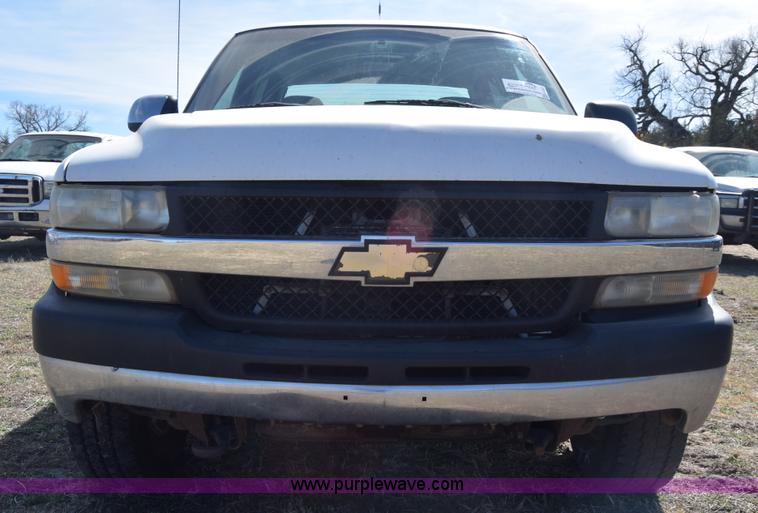 image for item K4321 2001 Chevrolet Silverado 2500 Crew Cab pickup truck