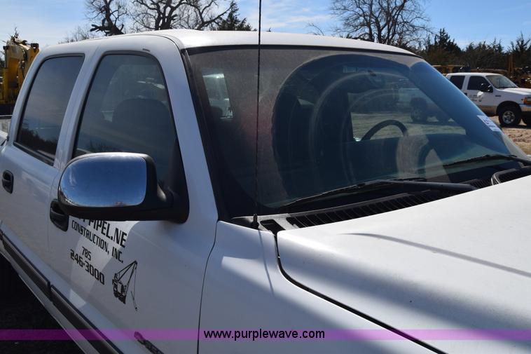 image for item K4321 2001 Chevrolet Silverado 2500 Crew Cab pickup truck
