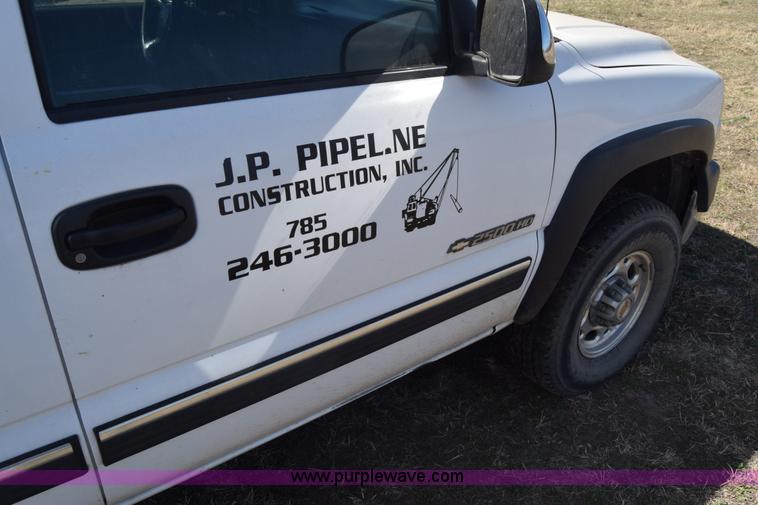 image for item K4321 2001 Chevrolet Silverado 2500 Crew Cab pickup truck