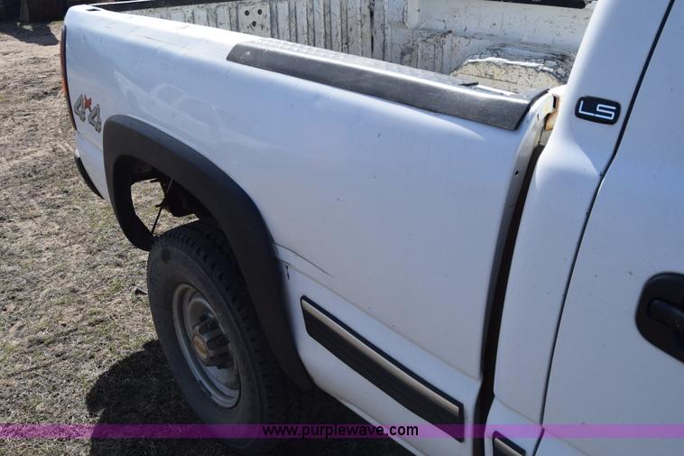 image for item K4321 2001 Chevrolet Silverado 2500 Crew Cab pickup truck