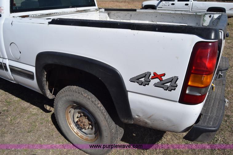 image for item K4321 2001 Chevrolet Silverado 2500 Crew Cab pickup truck