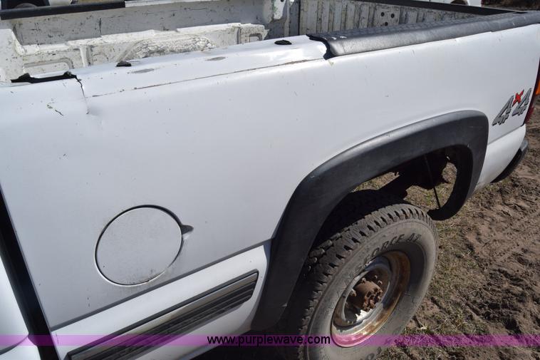 image for item K4321 2001 Chevrolet Silverado 2500 Crew Cab pickup truck