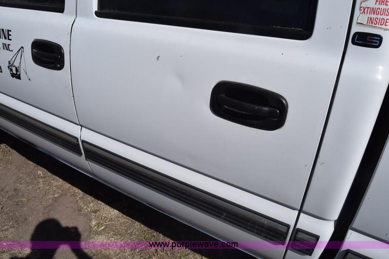 image for item K4321 2001 Chevrolet Silverado 2500 Crew Cab pickup truck