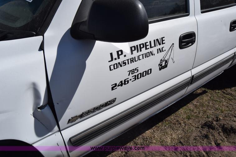 image for item K4321 2001 Chevrolet Silverado 2500 Crew Cab pickup truck