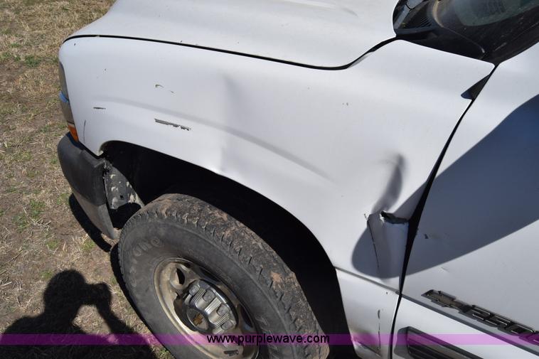 image for item K4321 2001 Chevrolet Silverado 2500 Crew Cab pickup truck