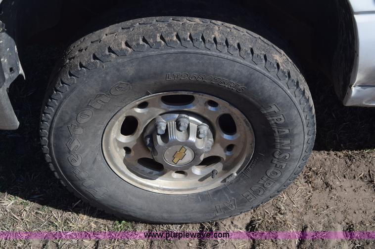 image for item K4321 2001 Chevrolet Silverado 2500 Crew Cab pickup truck