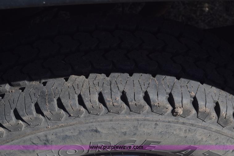 image for item K4321 2001 Chevrolet Silverado 2500 Crew Cab pickup truck