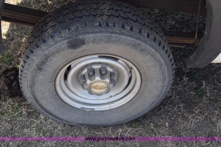 image for item K4321 2001 Chevrolet Silverado 2500 Crew Cab pickup truck