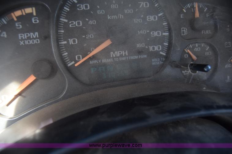 image for item K4321 2001 Chevrolet Silverado 2500 Crew Cab pickup truck