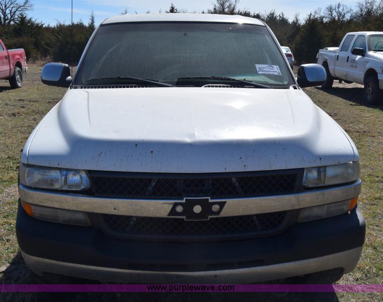 image for item K4322 2002 Chevrolet Silverado 2500 Crew Cab pickup truck