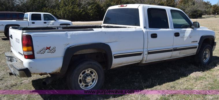 image for item K4322 2002 Chevrolet Silverado 2500 Crew Cab pickup truck