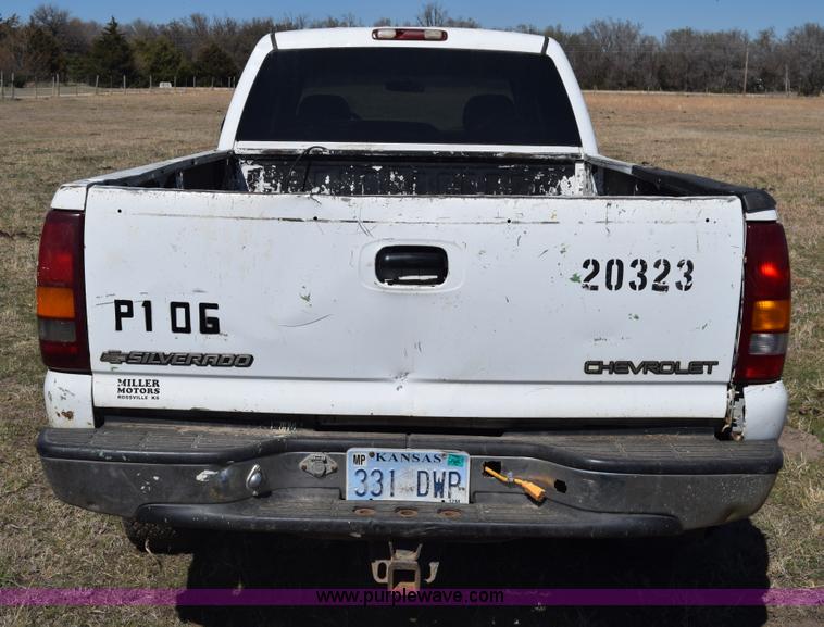 image for item K4322 2002 Chevrolet Silverado 2500 Crew Cab pickup truck