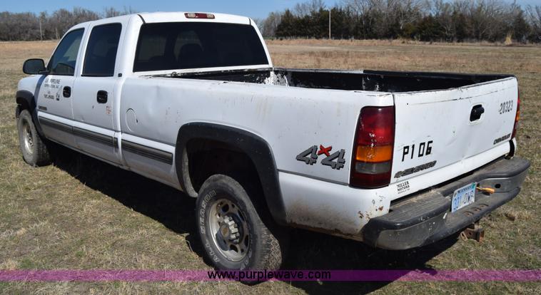 image for item K4322 2002 Chevrolet Silverado 2500 Crew Cab pickup truck