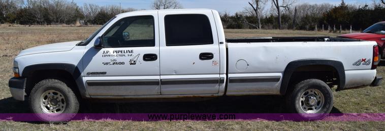 image for item K4322 2002 Chevrolet Silverado 2500 Crew Cab pickup truck