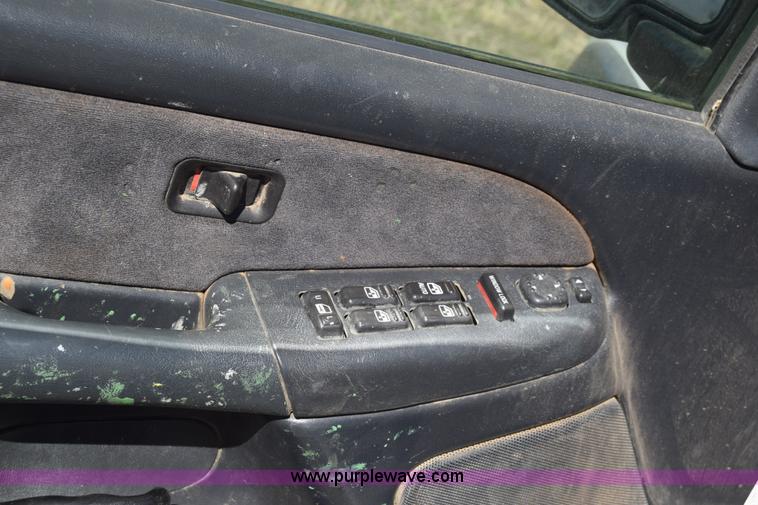 image for item K4322 2002 Chevrolet Silverado 2500 Crew Cab pickup truck