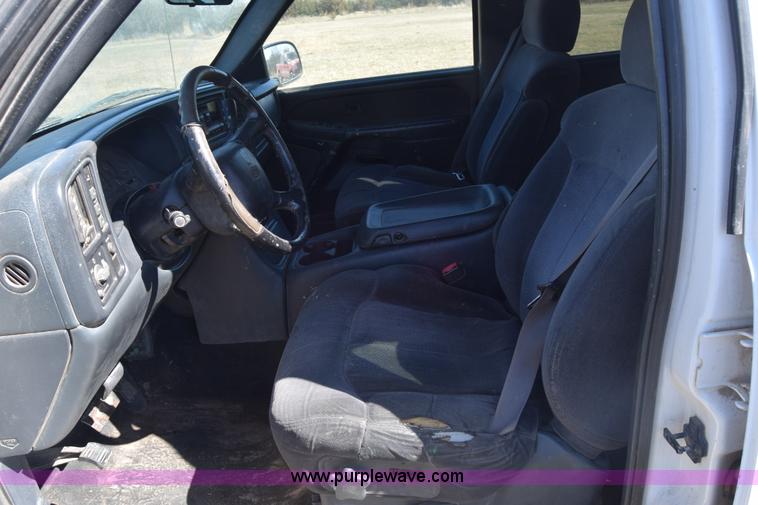 image for item K4322 2002 Chevrolet Silverado 2500 Crew Cab pickup truck