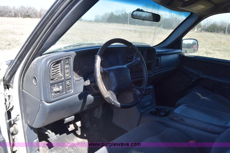 image for item K4322 2002 Chevrolet Silverado 2500 Crew Cab pickup truck