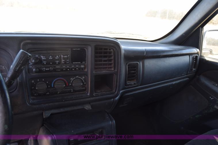 image for item K4322 2002 Chevrolet Silverado 2500 Crew Cab pickup truck