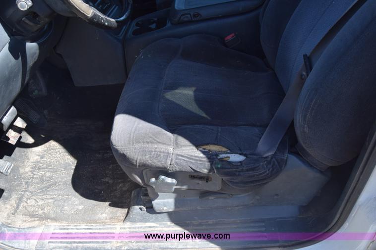 image for item K4322 2002 Chevrolet Silverado 2500 Crew Cab pickup truck