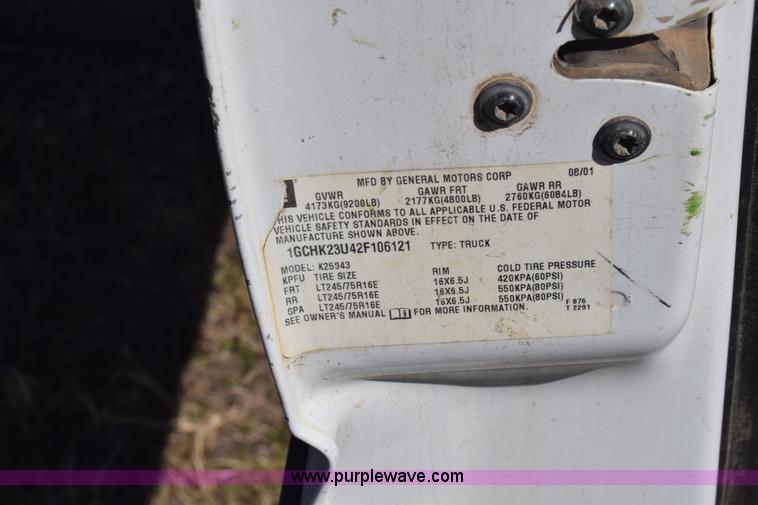 image for item K4322 2002 Chevrolet Silverado 2500 Crew Cab pickup truck