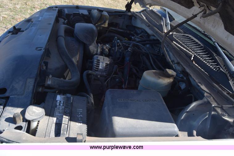 image for item K4322 2002 Chevrolet Silverado 2500 Crew Cab pickup truck