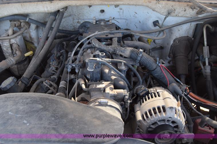 image for item K4322 2002 Chevrolet Silverado 2500 Crew Cab pickup truck