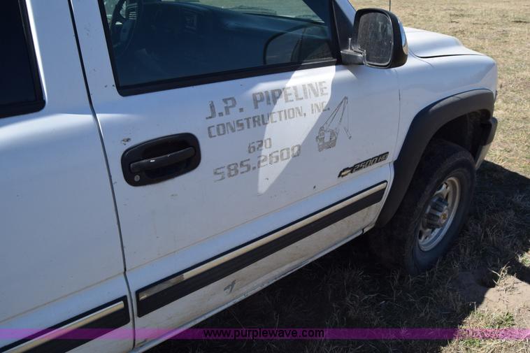 image for item K4322 2002 Chevrolet Silverado 2500 Crew Cab pickup truck