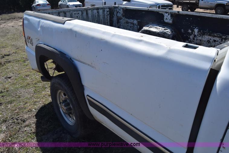 image for item K4322 2002 Chevrolet Silverado 2500 Crew Cab pickup truck