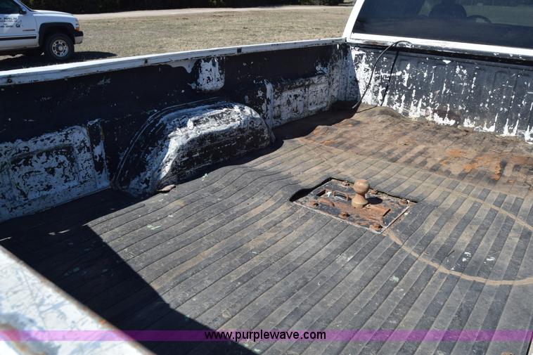 image for item K4322 2002 Chevrolet Silverado 2500 Crew Cab pickup truck