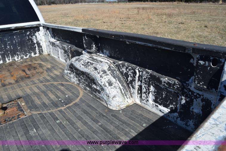 image for item K4322 2002 Chevrolet Silverado 2500 Crew Cab pickup truck