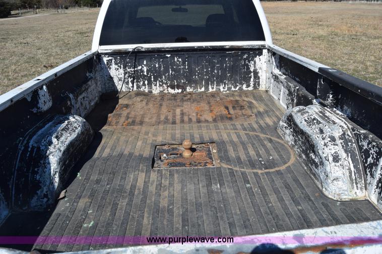 image for item K4322 2002 Chevrolet Silverado 2500 Crew Cab pickup truck