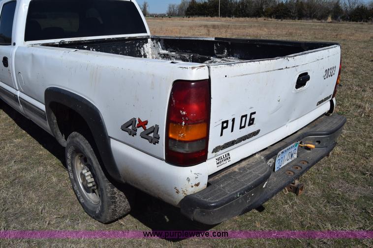 image for item K4322 2002 Chevrolet Silverado 2500 Crew Cab pickup truck