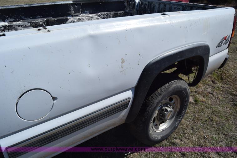 image for item K4322 2002 Chevrolet Silverado 2500 Crew Cab pickup truck