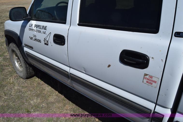 image for item K4322 2002 Chevrolet Silverado 2500 Crew Cab pickup truck