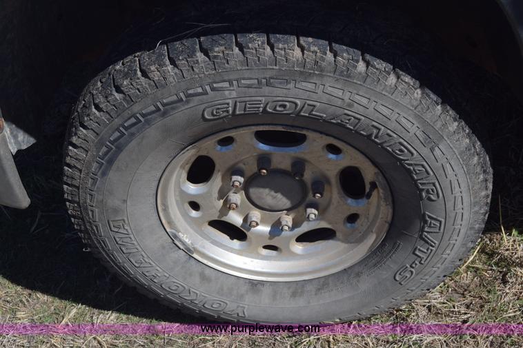 image for item K4322 2002 Chevrolet Silverado 2500 Crew Cab pickup truck