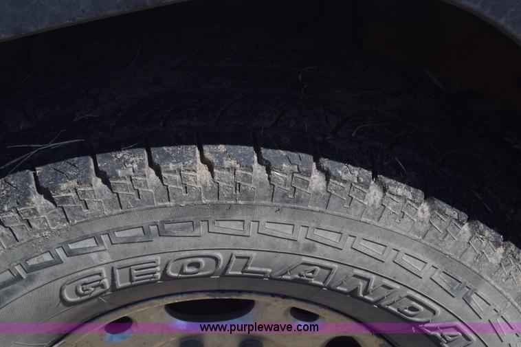 image for item K4322 2002 Chevrolet Silverado 2500 Crew Cab pickup truck