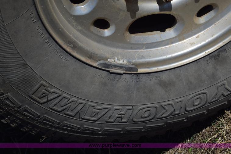 image for item K4322 2002 Chevrolet Silverado 2500 Crew Cab pickup truck