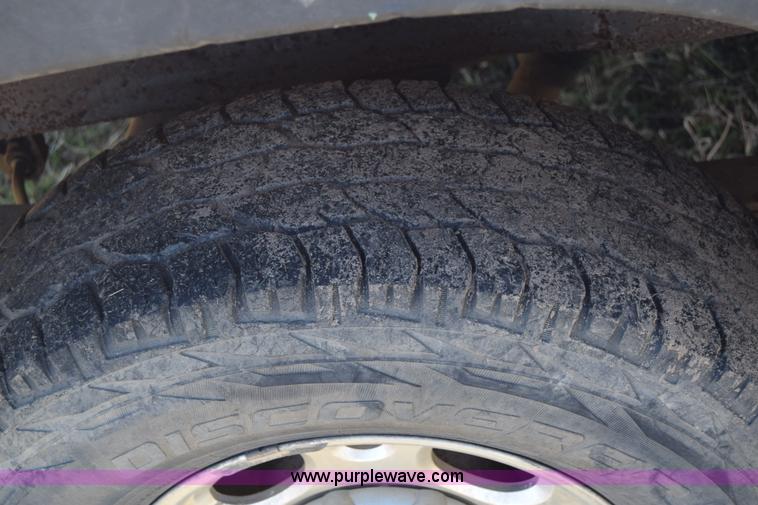 image for item K4322 2002 Chevrolet Silverado 2500 Crew Cab pickup truck