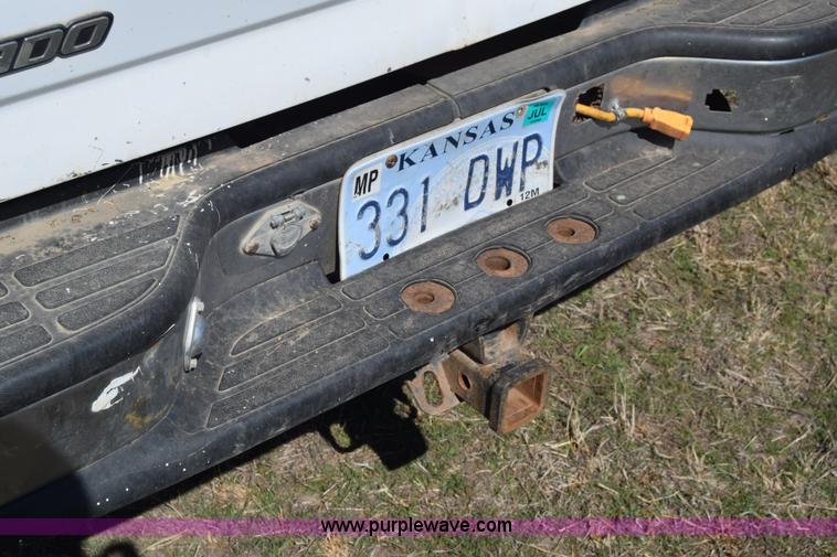 image for item K4322 2002 Chevrolet Silverado 2500 Crew Cab pickup truck