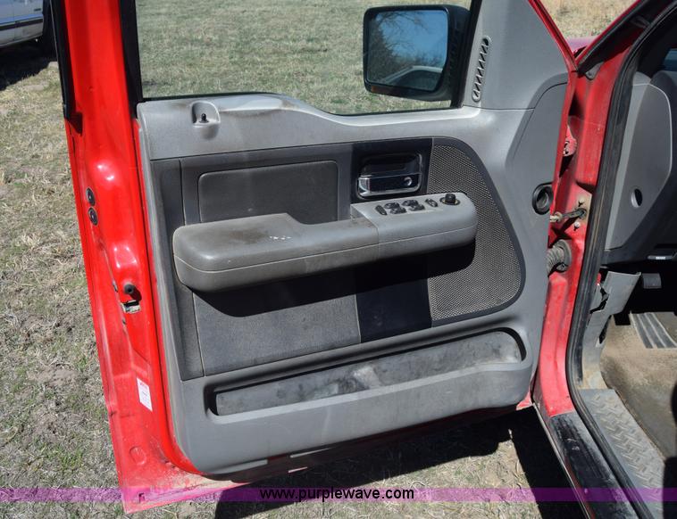 image for item K4323 2004 Ford F150 SuperCrew pickup truck