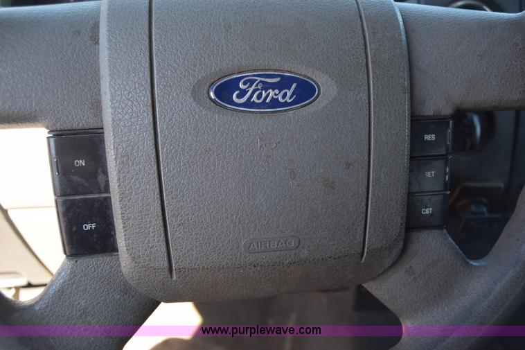 image for item K4323 2004 Ford F150 SuperCrew pickup truck