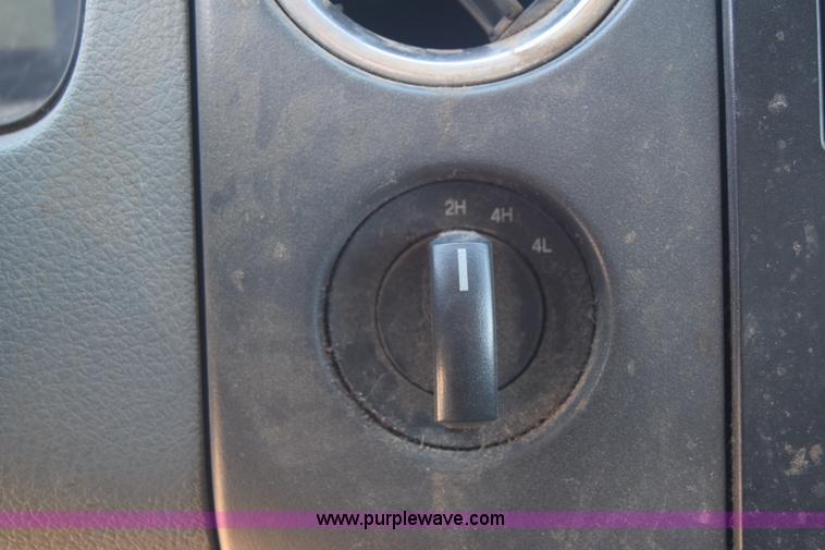 image for item K4323 2004 Ford F150 SuperCrew pickup truck