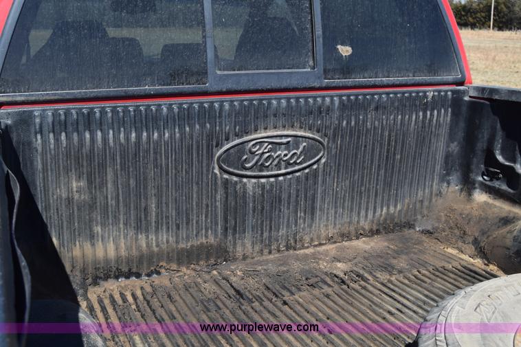 image for item K4323 2004 Ford F150 SuperCrew pickup truck