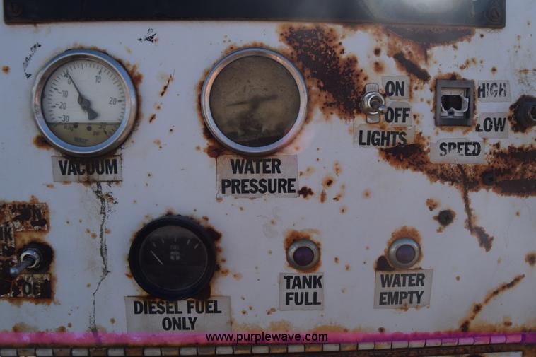 image for item K4448 2000 Vaxcavator VS800D vacuum tank trailer