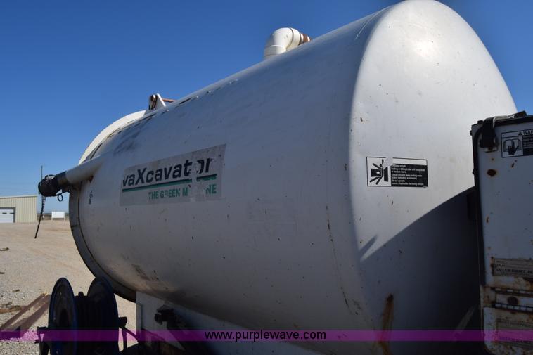 image for item K4448 2000 Vaxcavator VS800D vacuum tank trailer